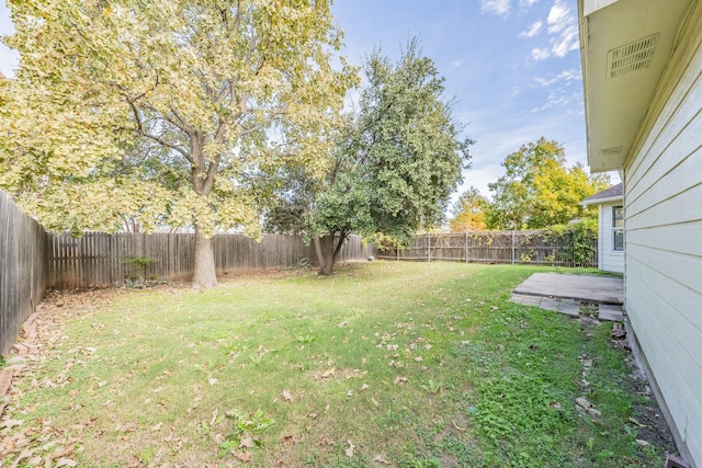 view of yard with a patio area