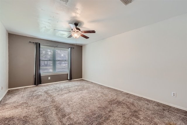 carpeted empty room featuring ceiling fan