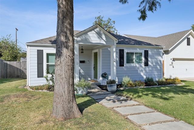 view of front of property featuring a front lawn and a garage