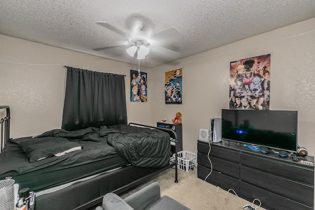 bedroom featuring a textured ceiling, light carpet, and ceiling fan