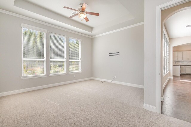 carpeted empty room featuring vaulted ceiling