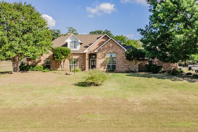 front of property with a front lawn