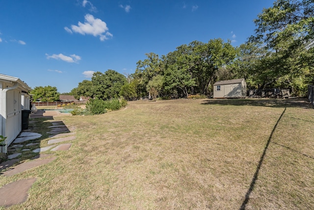 view of yard featuring a storage shed and a swimming pool