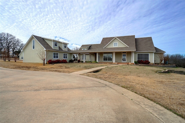 view of front of home with a front lawn