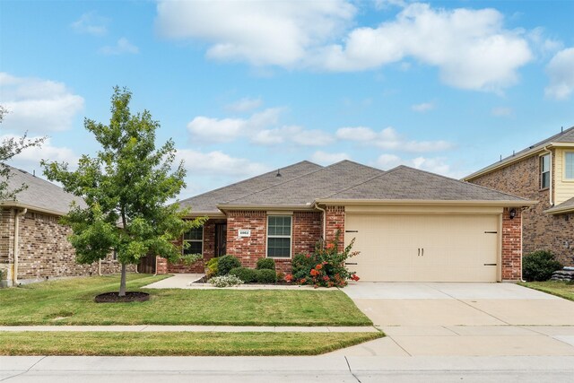 view of front of home featuring a front lawn and a garage