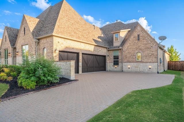 view of front facade featuring a garage and a front lawn