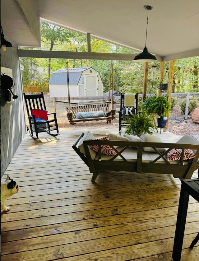 sunroom / solarium featuring vaulted ceiling