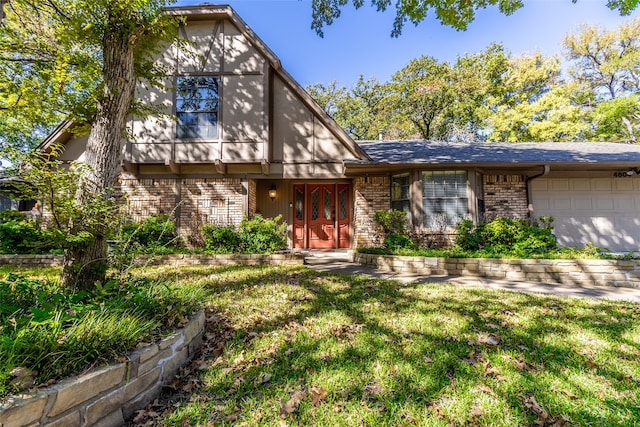 view of front of property featuring a front yard and a garage