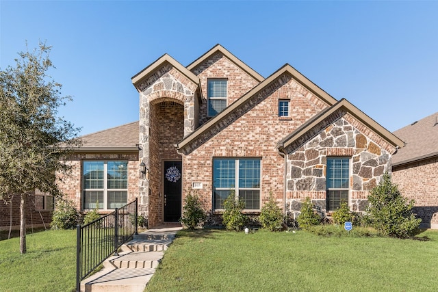 view of front of property with a front yard