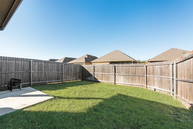 view of yard featuring a patio area