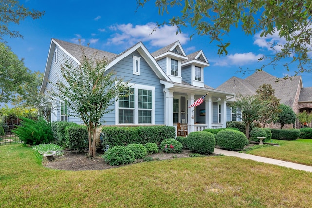 view of front of property featuring a front yard and a porch