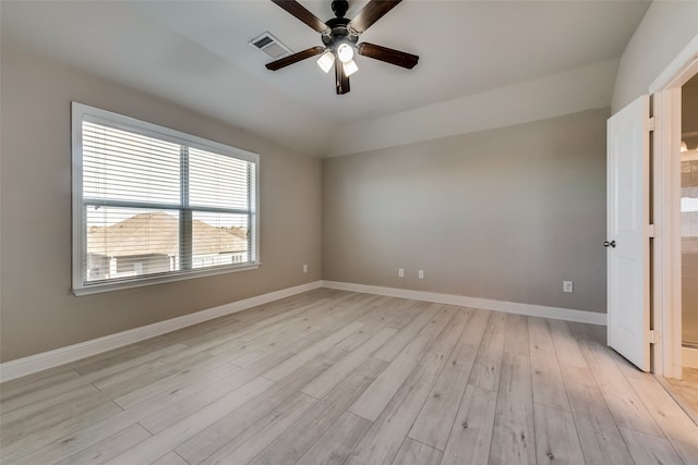 empty room with light hardwood / wood-style flooring and ceiling fan