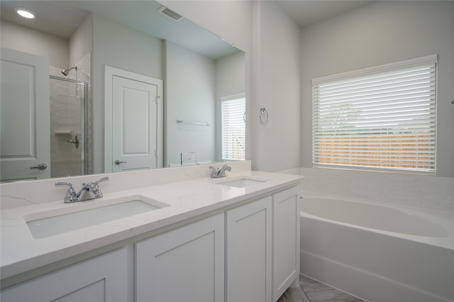 103 S Crestside Dr, Blue Ridge, TX 75424 - full bathroom with visible vents, a sink, a garden tub, and a tile shower