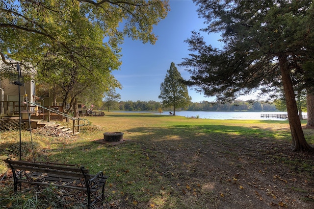 view of yard featuring a water view