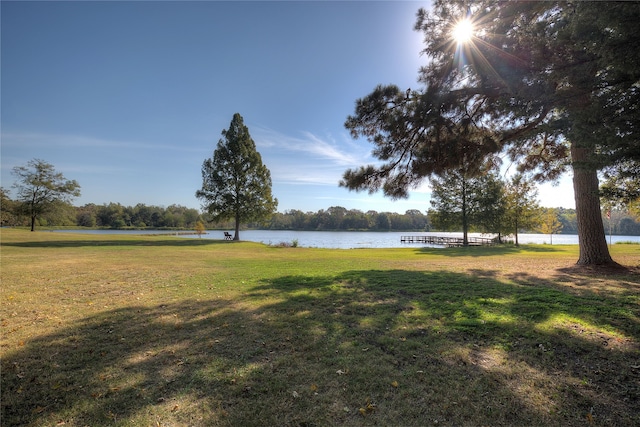 view of yard featuring a water view