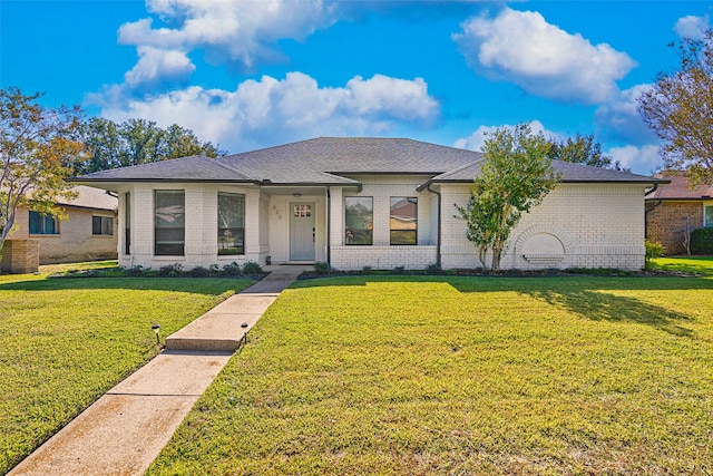 view of front of house with a front lawn