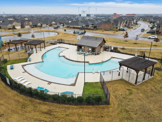 view of swimming pool featuring a yard