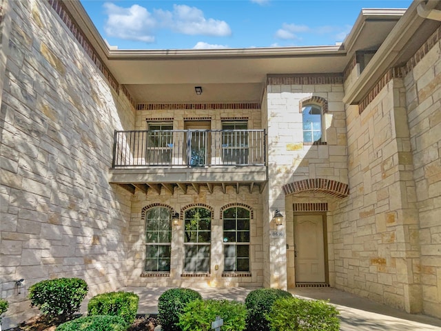 property entrance with a balcony