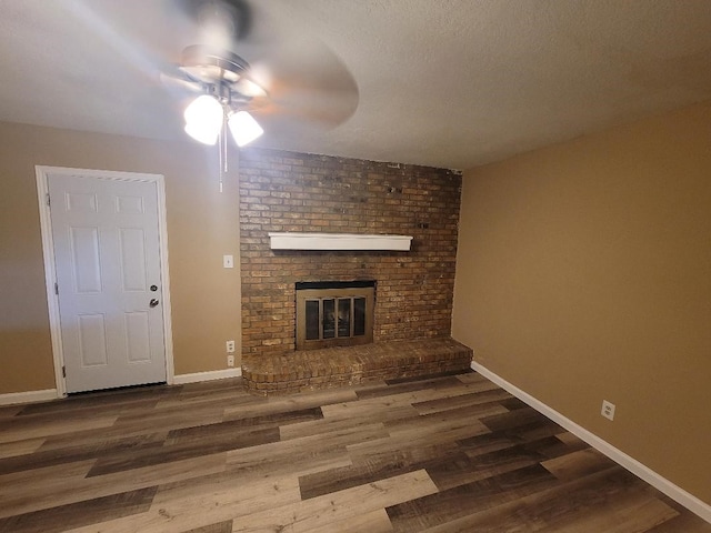 kitchen with sink, decorative light fixtures, and light wood-type flooring