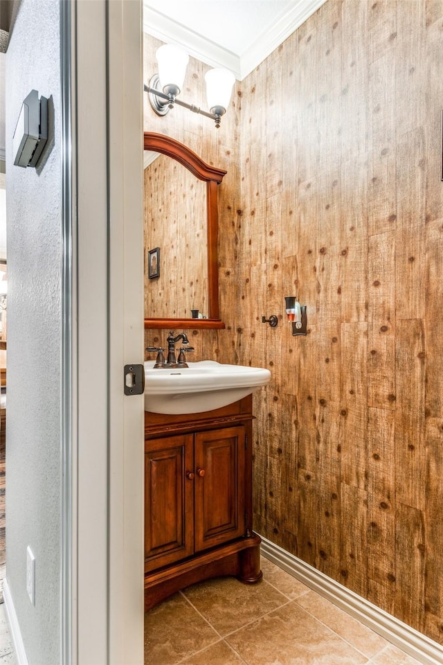 laundry area with washer and clothes dryer, cabinets, and a textured ceiling