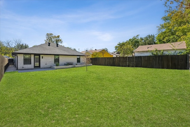 view of yard featuring a patio area