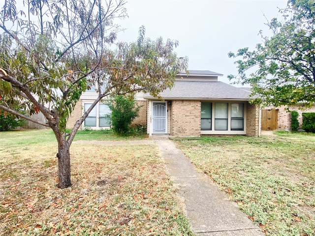 view of front of home with a front lawn