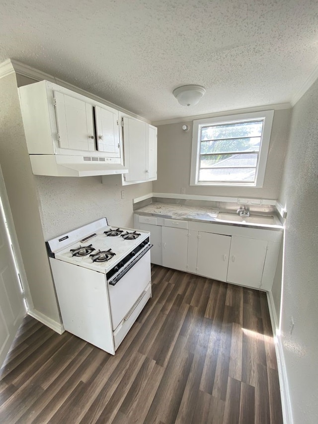 kitchen featuring white cabinetry, dark hardwood / wood-style floors, gas range gas stove, crown molding, and sink