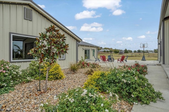 view of yard with a patio area