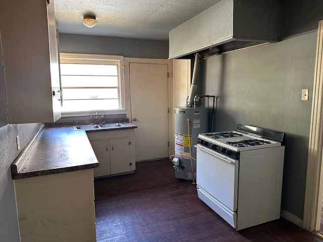 kitchen with dark hardwood / wood-style floors, water heater, white gas range oven, sink, and a textured ceiling