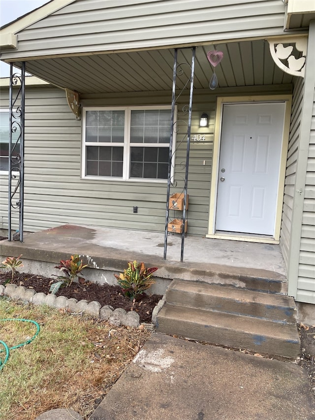 property entrance with covered porch