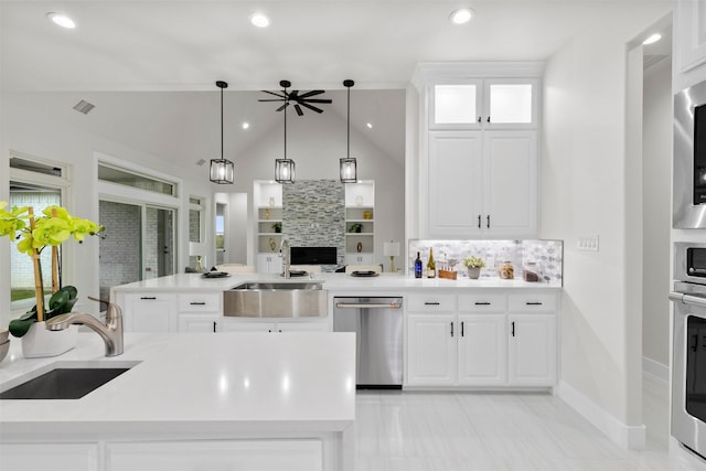 389 Arbor Mill Ct, Sunnyvale, TX 75182 - kitchen featuring appliances with stainless steel finishes, a sink, a peninsula, lofted ceiling, and light countertops