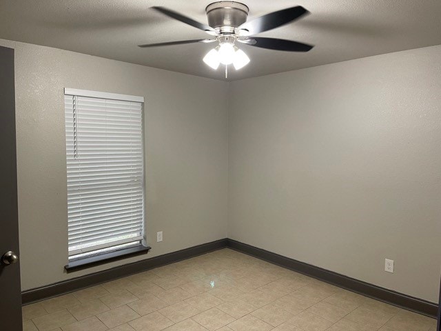 unfurnished room featuring ceiling fan