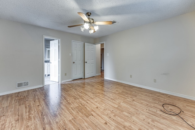 unfurnished bedroom with light hardwood / wood-style flooring, a textured ceiling, and ceiling fan