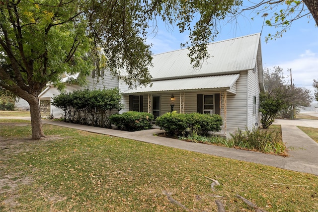 view of front of home with a front yard