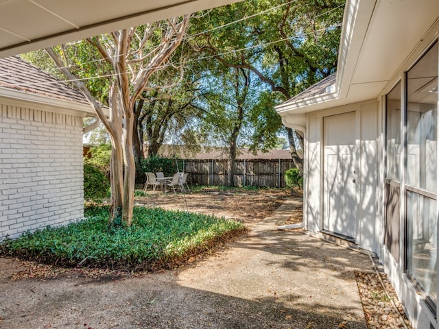 view of yard featuring a patio