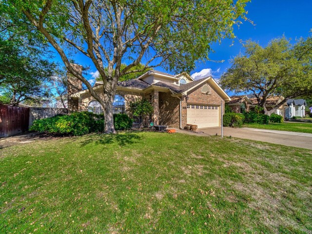 view of front facade featuring a front lawn and a garage