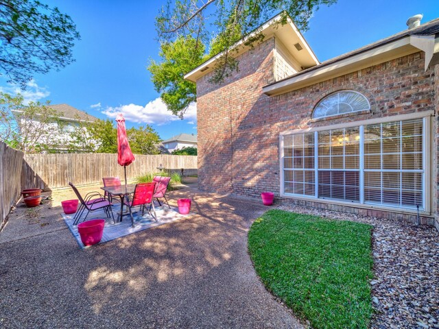 view of yard with a patio