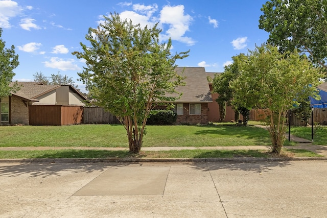 view of front of property with a front lawn