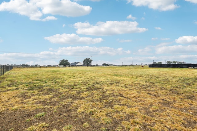 view of yard featuring a rural view