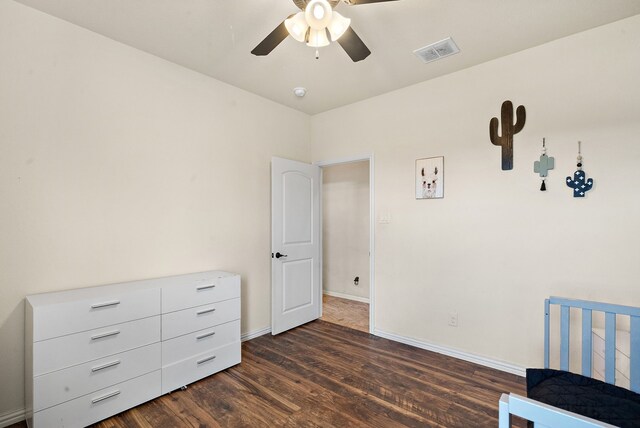 sitting room featuring dark wood-type flooring and ceiling fan