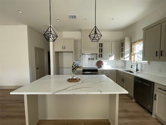 kitchen with sink, a kitchen island, electric stove, and dishwashing machine