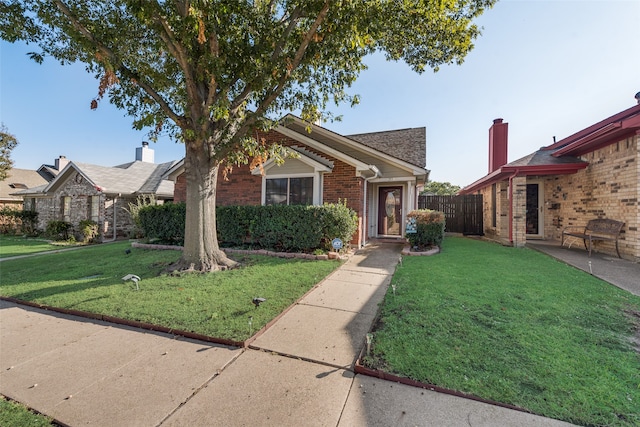 view of front of home featuring a patio and a front yard