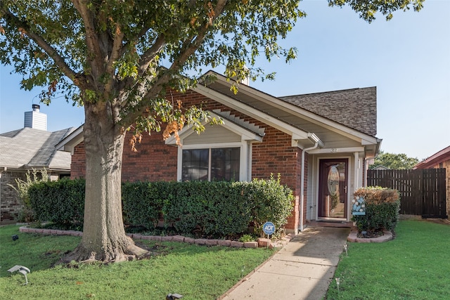 view of front of home featuring a front yard