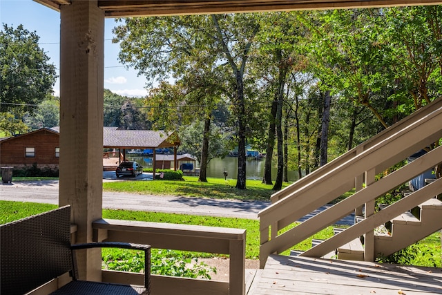 view of yard featuring a water view