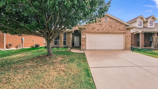 view of front of home featuring a front lawn and a garage