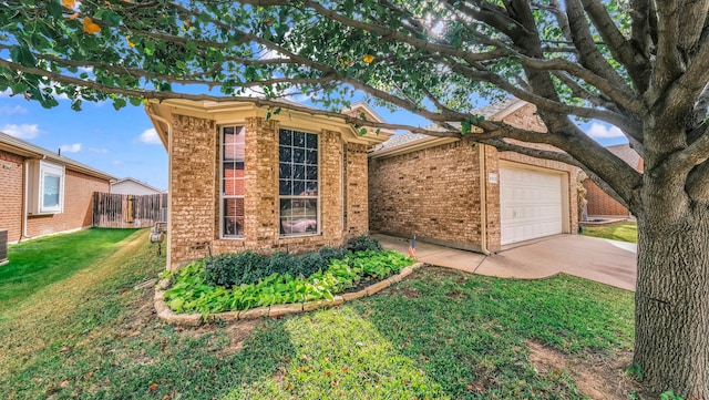 view of front of home featuring a front lawn and a garage