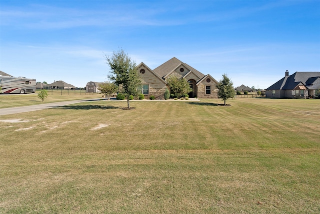 view of front of home featuring a front yard