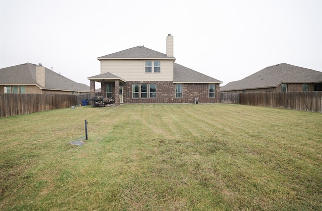 back of house featuring a lawn