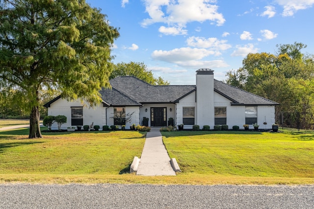 view of front facade with a front lawn