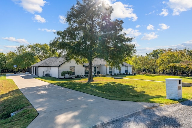 view of front of home featuring a front lawn